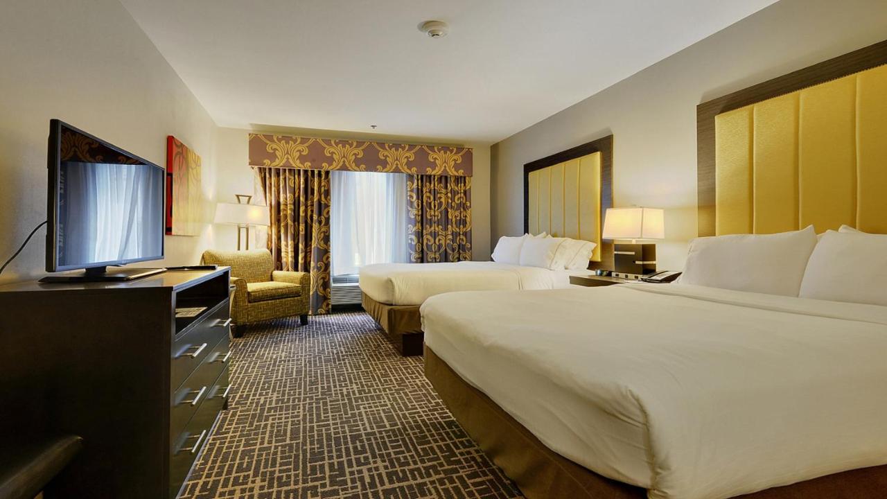 Queen Room with Two Queen Beds at Holiday Inn Express & Suites Gonzales by IHG