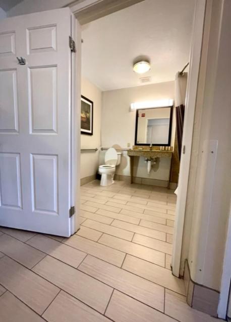 King Room - Mobility Access/Non-Smoking at La Quinta Inn & Suites by Wyndham Bakersfield North