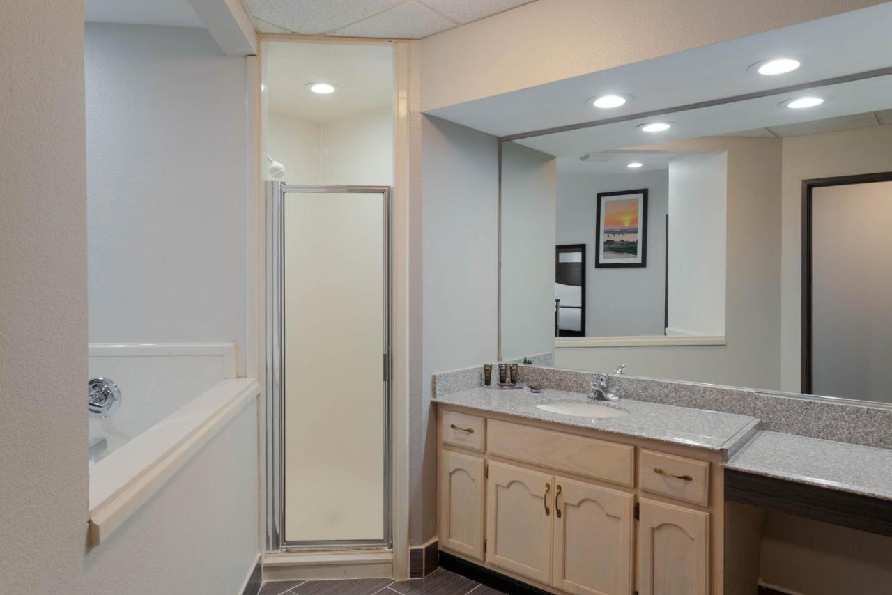Deluxe King Studio Suite - Non-Smoking at Wingate by Wyndham Memphis East