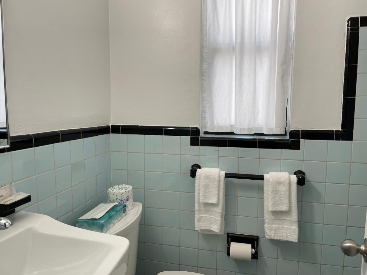 Studio with Kitchen at Shell Motel