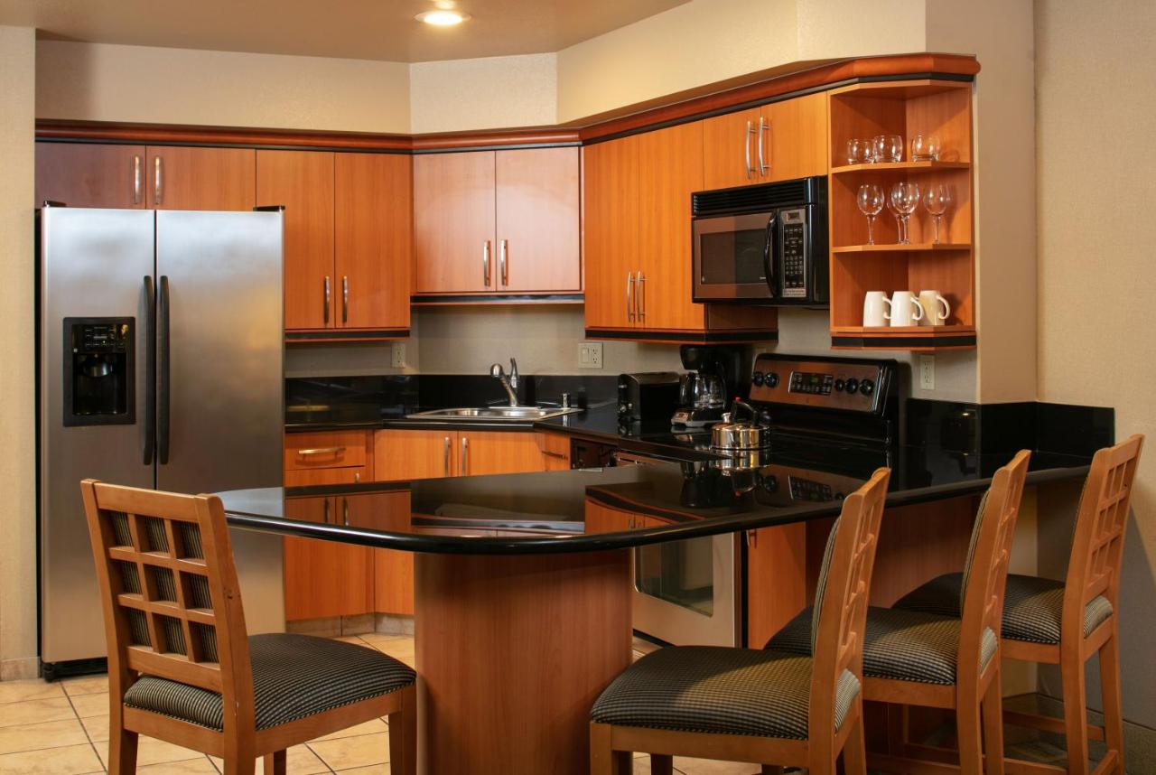 Deluxe King Suite at Platinum Hotel