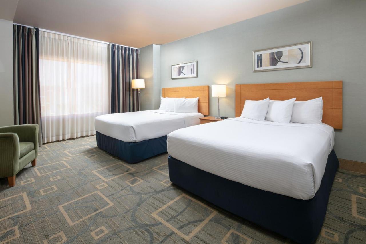 Deluxe Queen Suite at Platinum Hotel