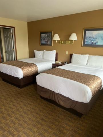Standard 2 double beds at GuestHouse Montesano