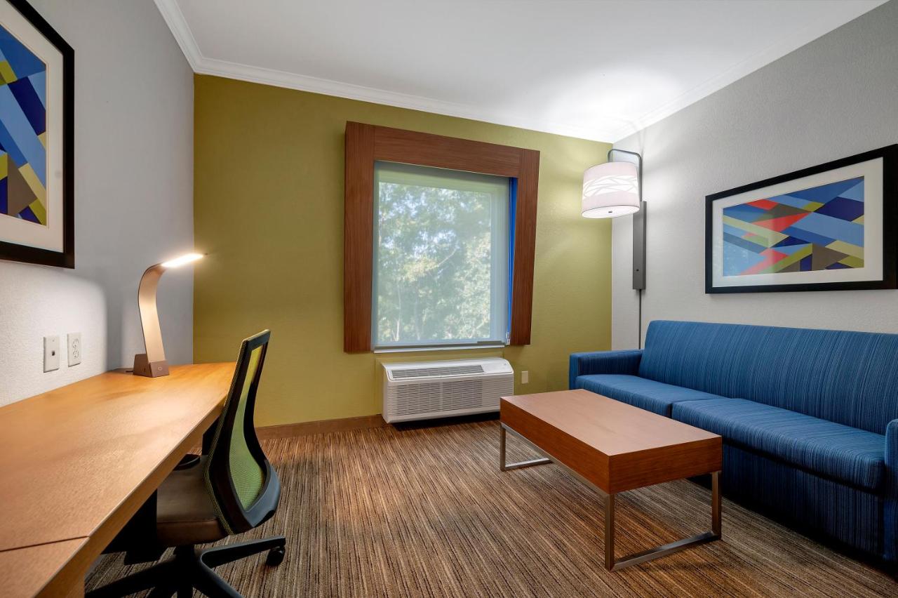 Suite at Holiday Inn Express & Suites Lufkin South by IHG