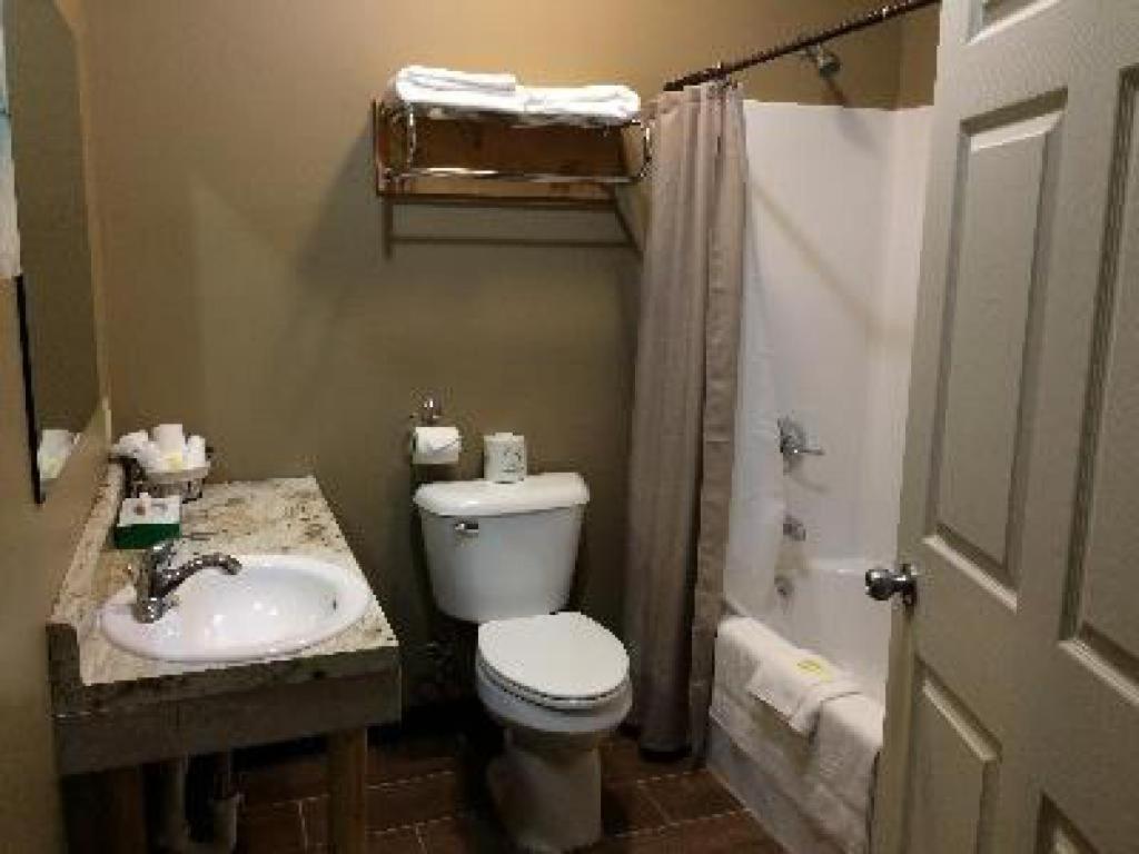 Big Horse Inn & Suites