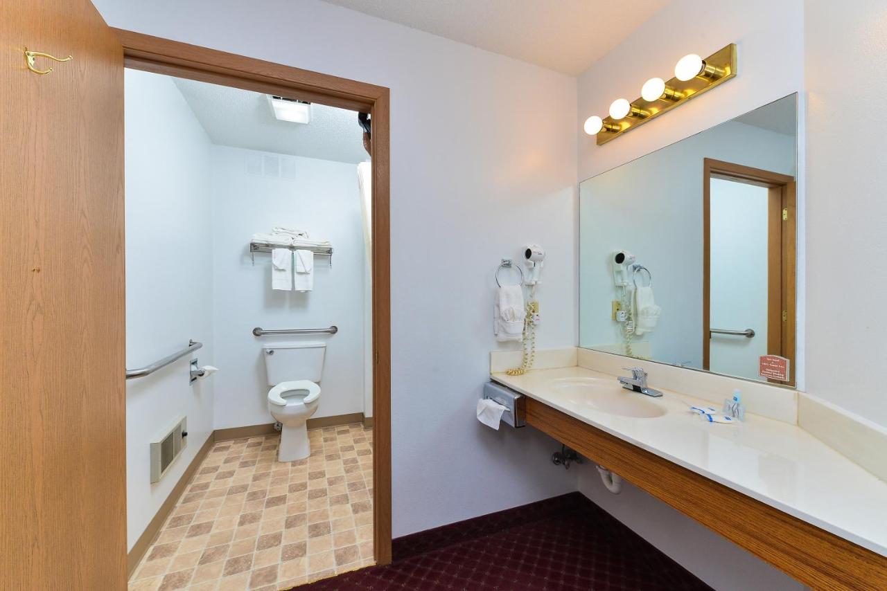 Queen Room with Two Queen Beds - Disability Access/Non-Smoking at Travelodge by Wyndham Spearfish