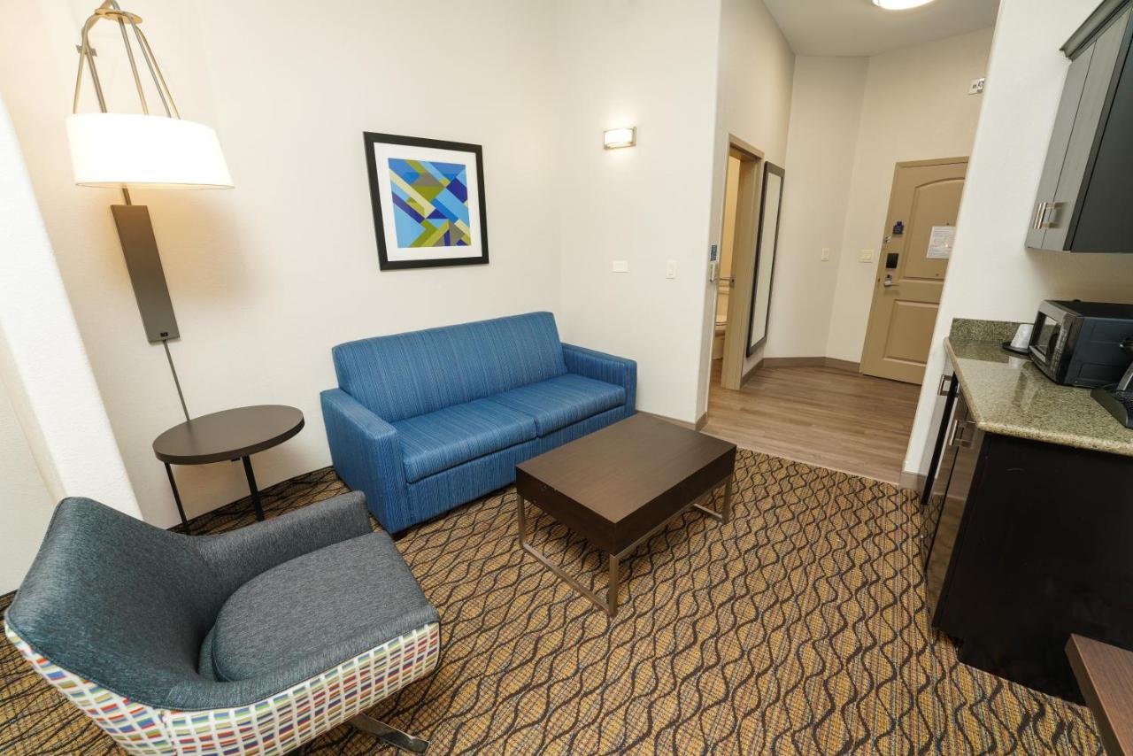 King Suite with Sofa Bed - Non-Smoking at Holiday Inn Express and Suites Springfield Medical District, an IHG Hotel