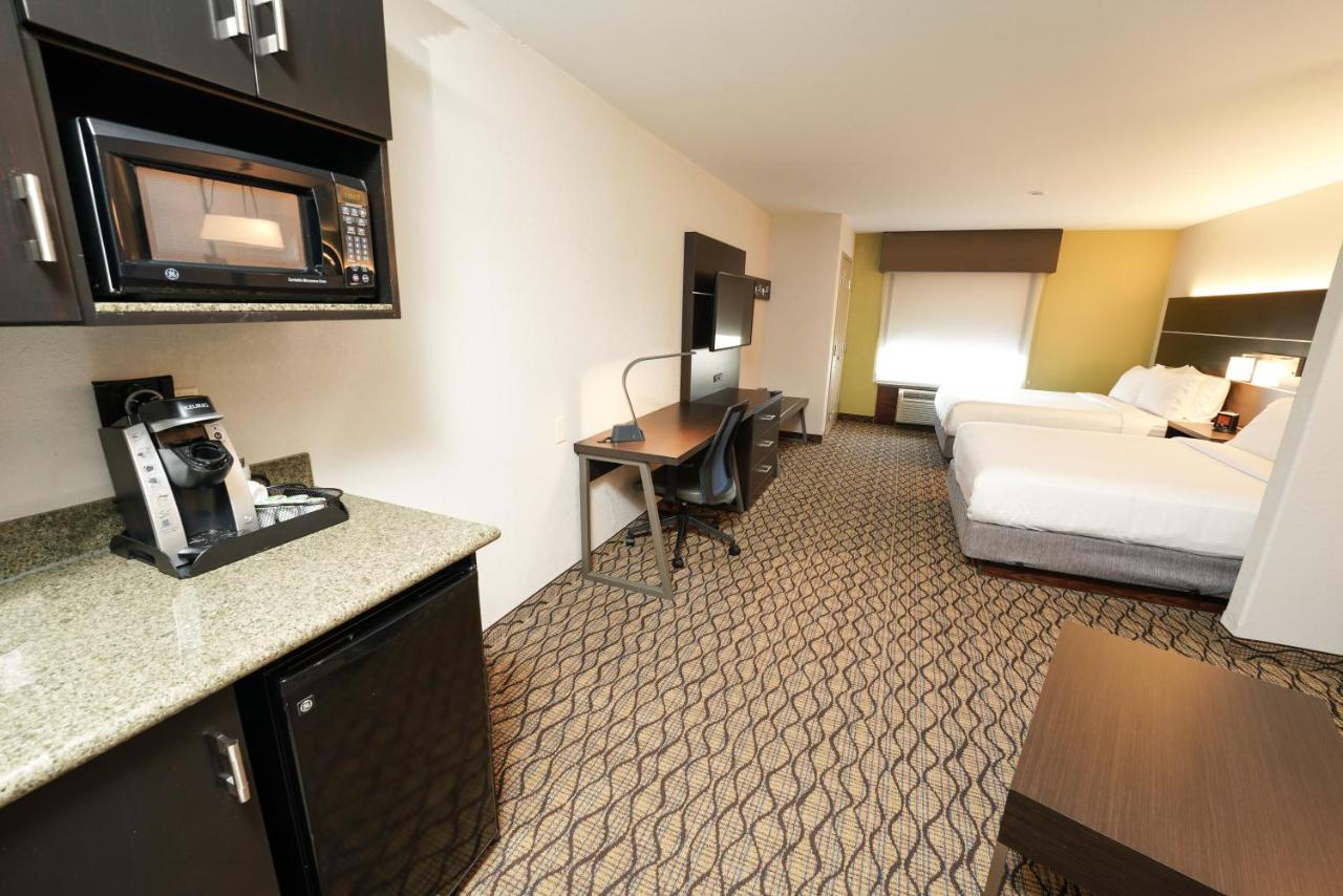 Queen Suite with Sofa Bed - Non-Smoking at Holiday Inn Express and Suites Springfield Medical District, an IHG Hotel
