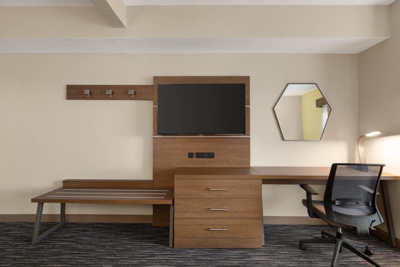 King Suite with Roll-In Shower - Disability Access/Non-Smoking at Holiday Inn Express & Suites Pembroke Pines-Sheridan St by IHG