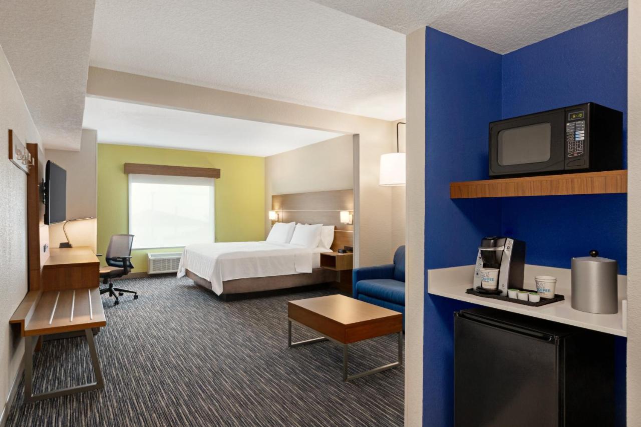 One-Bedroom King Suite with Sofa Bed at Holiday Inn Express & Suites Pembroke Pines-Sheridan St by IHG