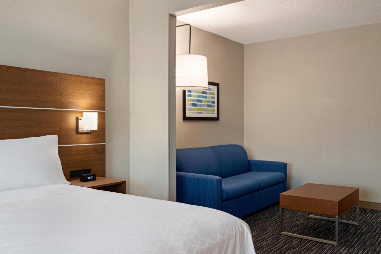 One-Bedroom King Suite with Sofa Bed at Holiday Inn Express & Suites Pembroke Pines-Sheridan St by IHG
