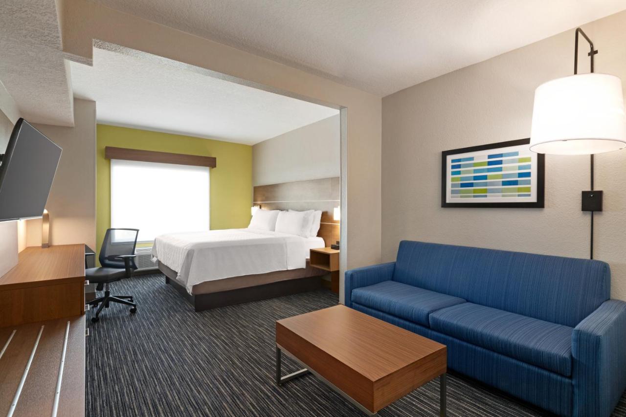 King Suite at Holiday Inn Express & Suites Pembroke Pines-Sheridan St by IHG