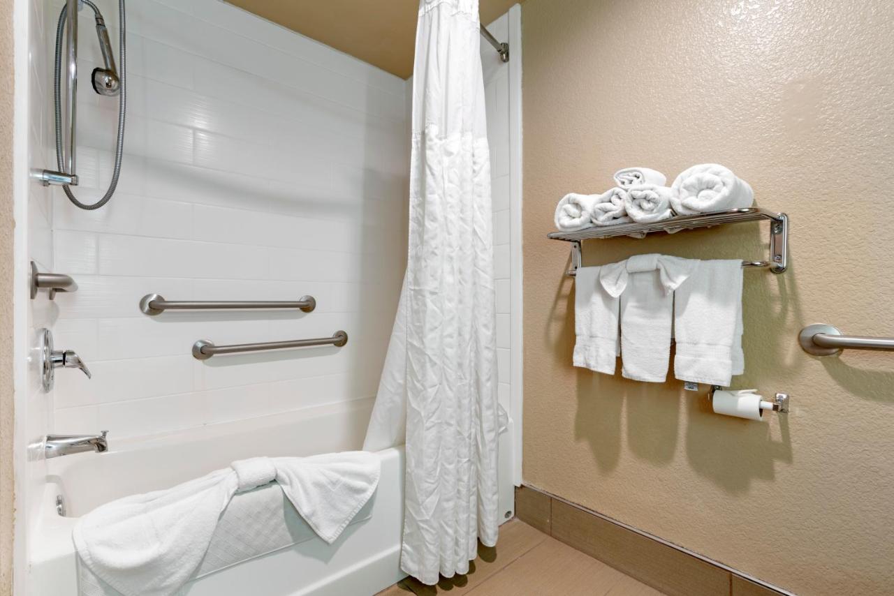 King Suite - Accessible/Non-Smoking at Comfort Suites Downtown Sacramento