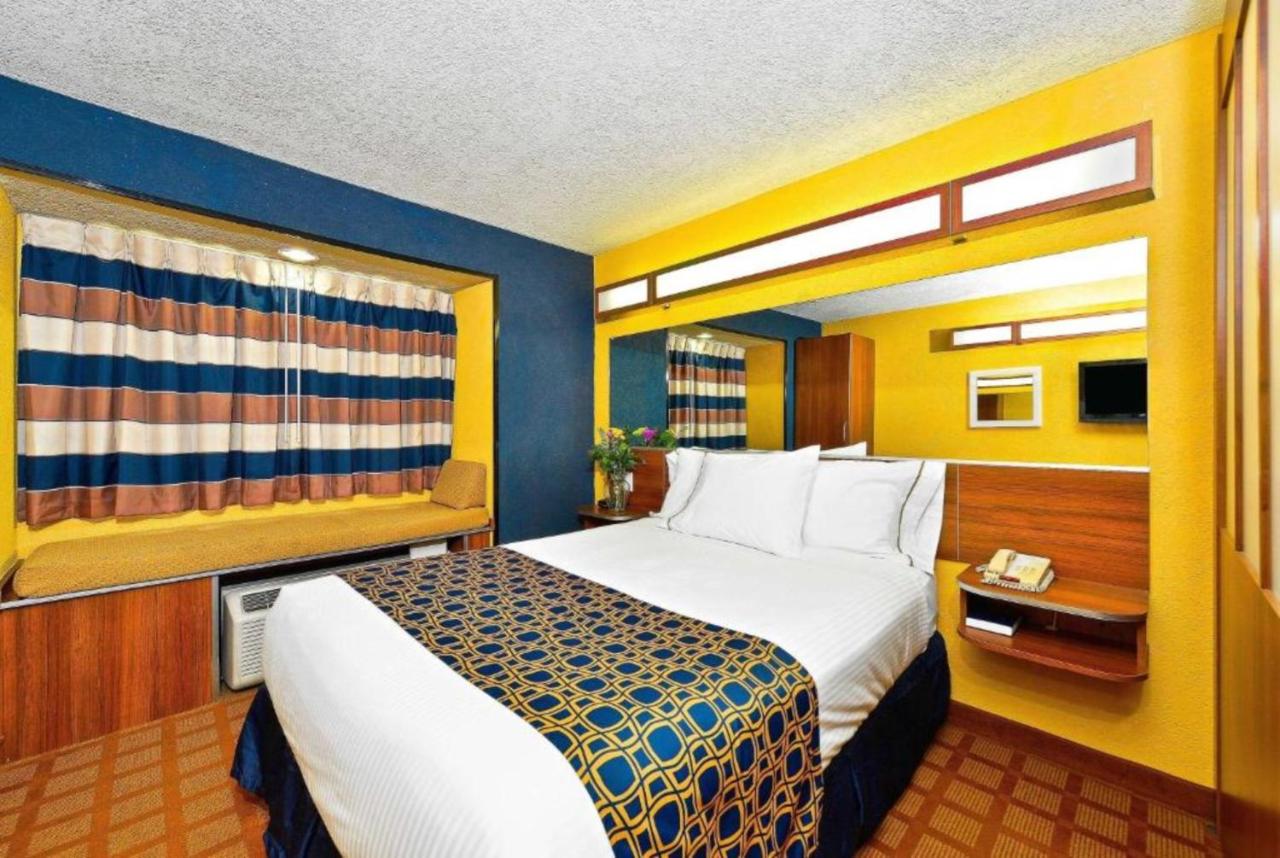 Queen Room with Bath Tub - Mobility/Hearing Accessible - Non-Smoking at Microtel Inn & Suites by Wyndham New Braunfels