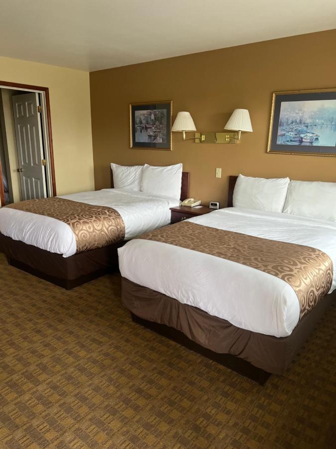 Standard 2 double beds at GuestHouse Montesano
