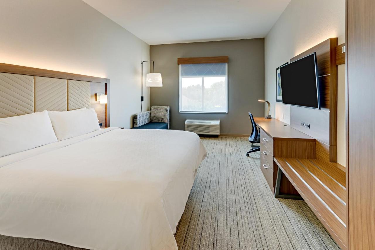 King Room at Holiday Inn Express & Suites Weatherford by IHG