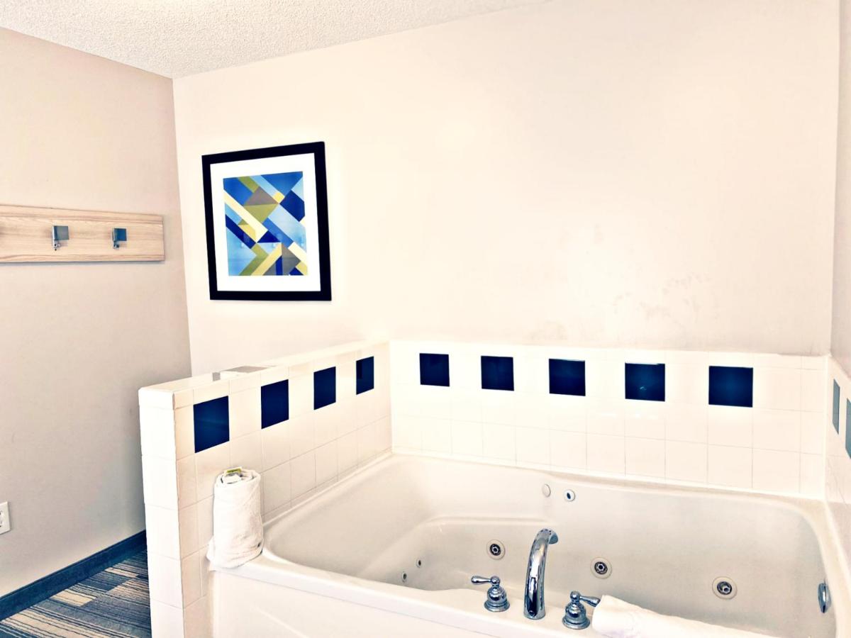 Deluxe Suite - Hearing Accessible - Non-Smoking at Holiday Inn Express Hotel & Suites Logansport by IHG