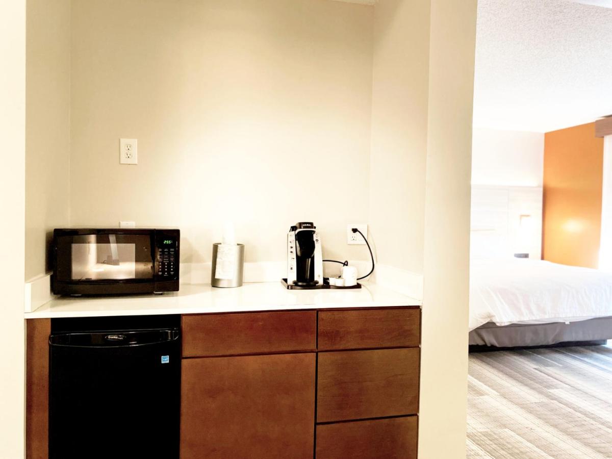 Deluxe Suite - Hearing Accessible - Non-Smoking at Holiday Inn Express Hotel & Suites Logansport by IHG