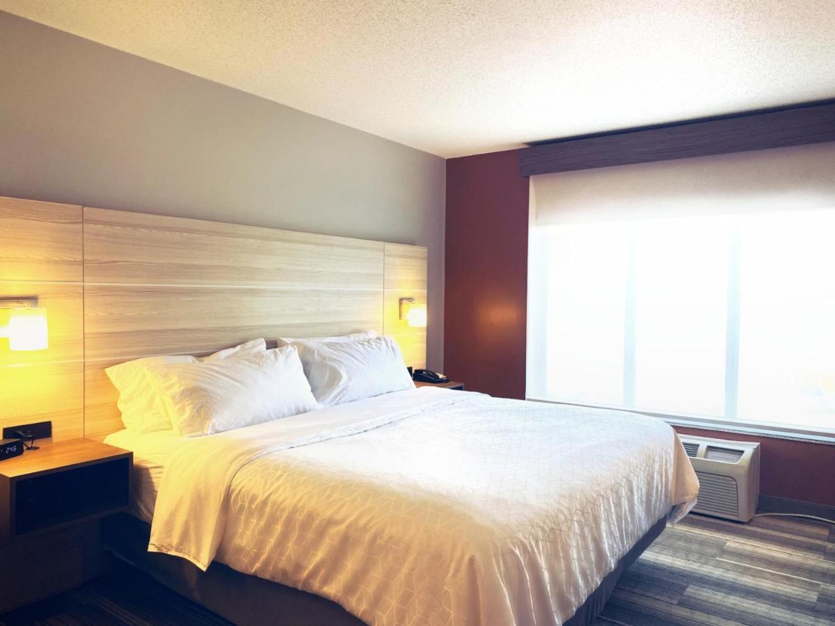 King Room - Disability Access/Non-Smoking at Holiday Inn Express Hotel & Suites Logansport by IHG