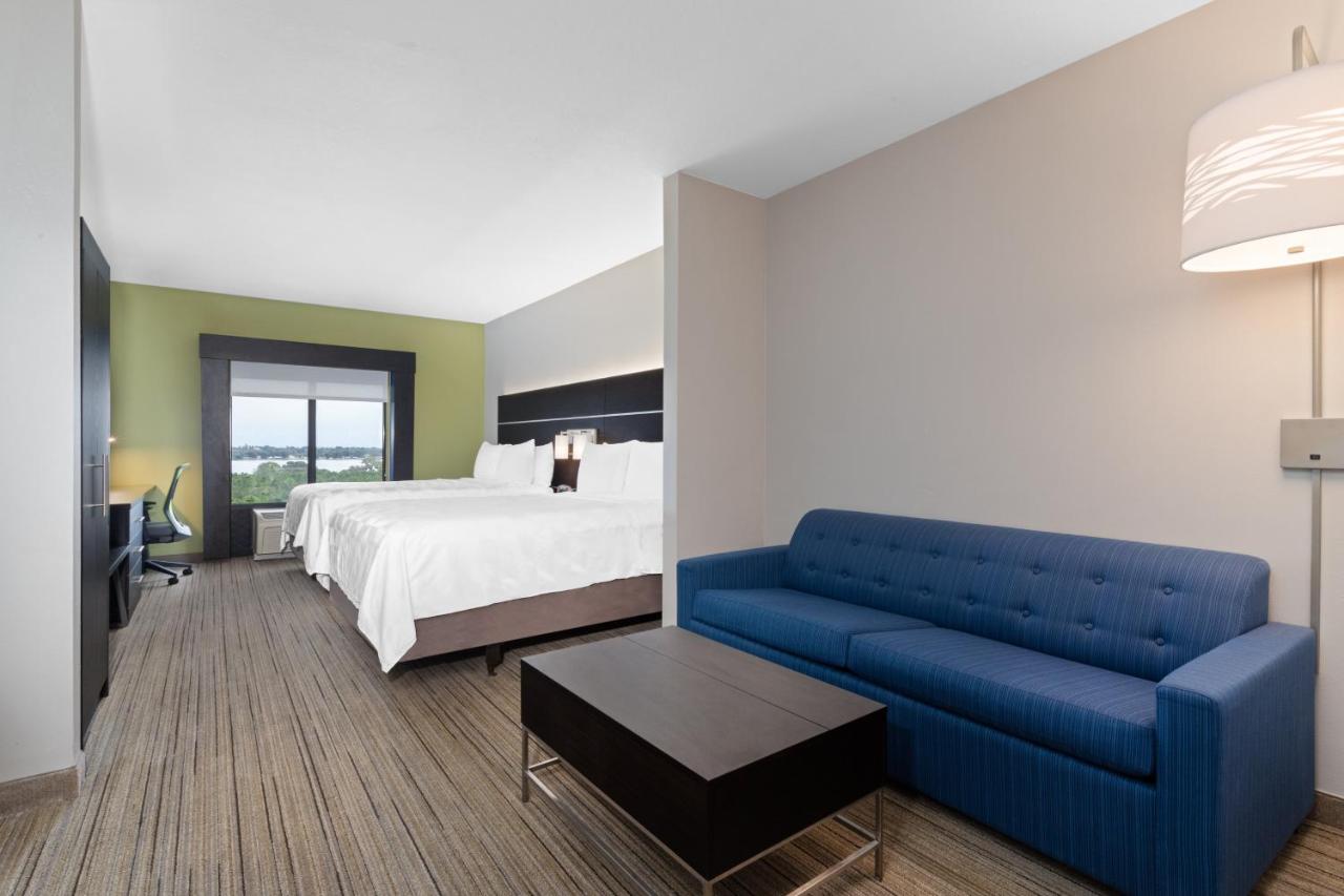 King Suite - Disability Access/Non-Smoking at Holiday Inn Express & Suites Lake Placid by IHG