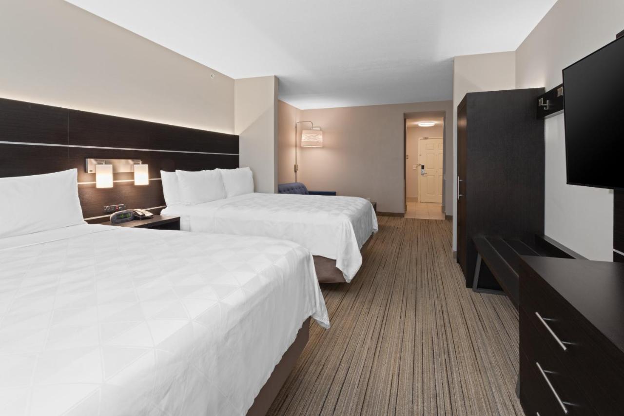 King Suite - Disability Access/Non-Smoking at Holiday Inn Express & Suites Lake Placid by IHG