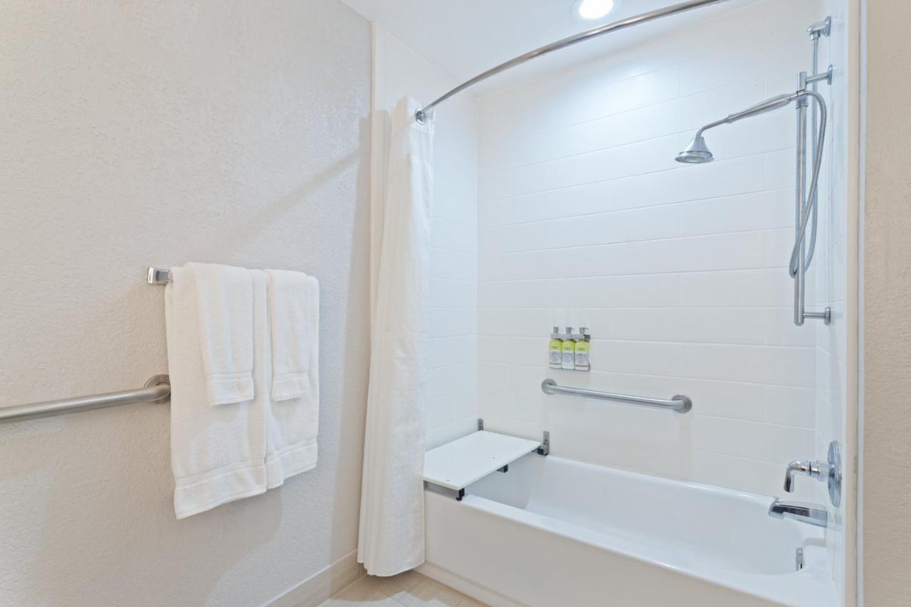 King Suite - Disability Access/Non-Smoking at Holiday Inn Express & Suites Lake Placid by IHG