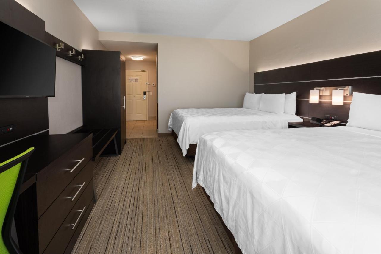 Queen Room with Two Queen Beds - Disability Access with Bathtub/Non-Smoking at Holiday Inn Express & Suites Lake Placid by IHG