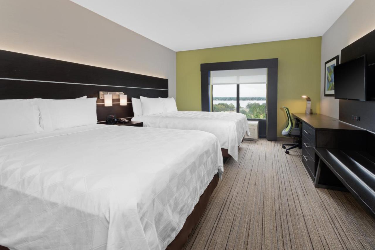 Queen Room with Two Queen Beds - Disability Access with Bathtub/Non-Smoking at Holiday Inn Express & Suites Lake Placid by IHG