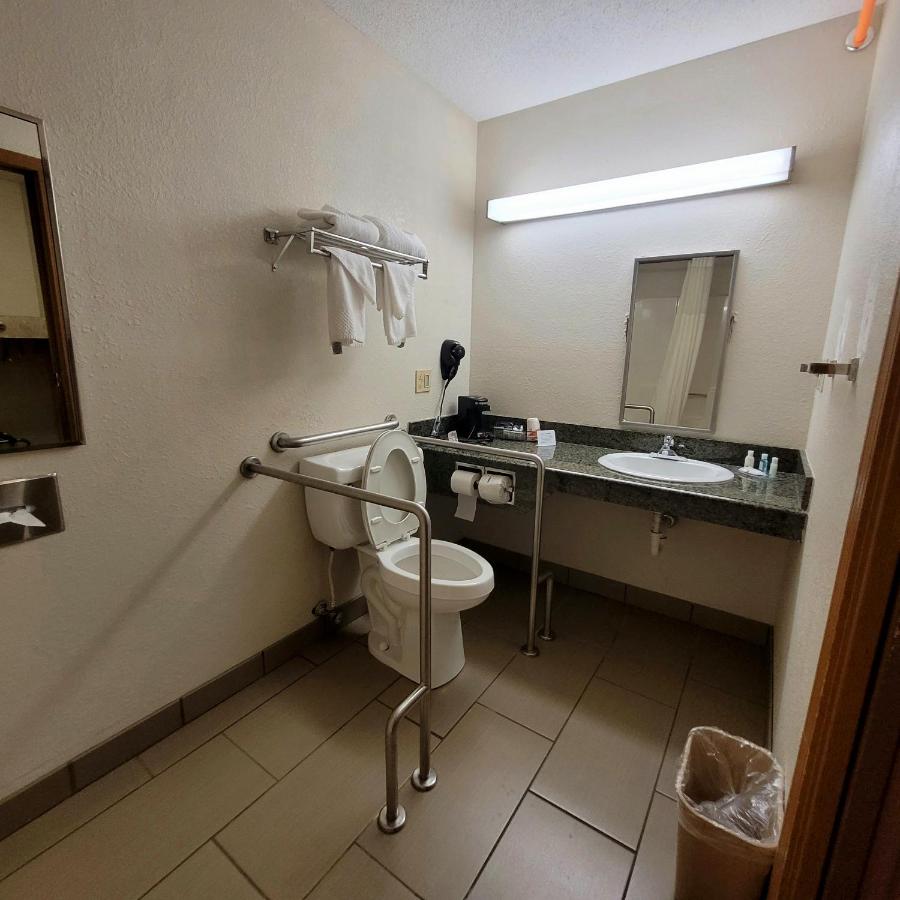 King Room - Accessible/Smoking at Quality Inn & Suites Marion