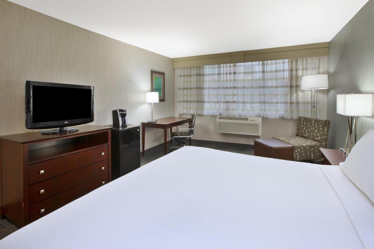 King Room - Non-Smoking at Holiday Inn Columbus Dwtn-Capitol Square