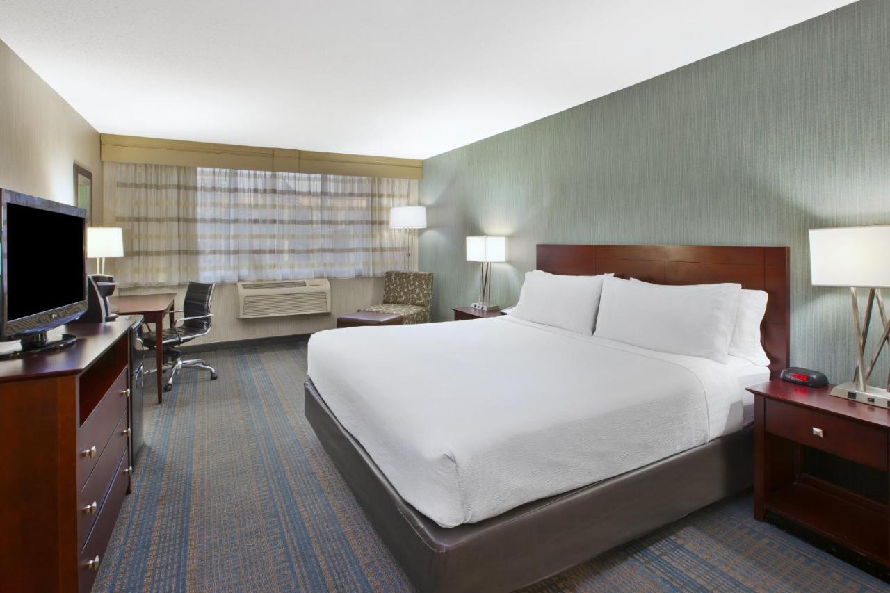 King Room - Non-Smoking at Holiday Inn Columbus Dwtn-Capitol Square