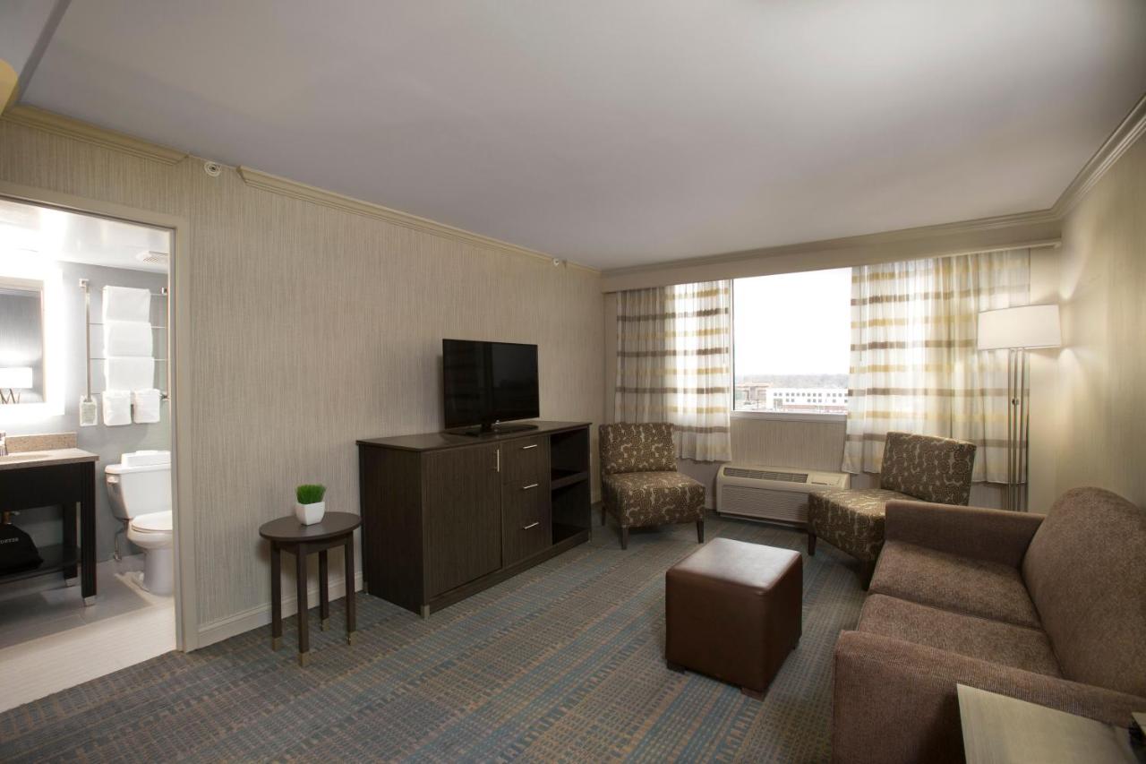 King Suite - Non-Smoking at Holiday Inn Columbus Dwtn-Capitol Square