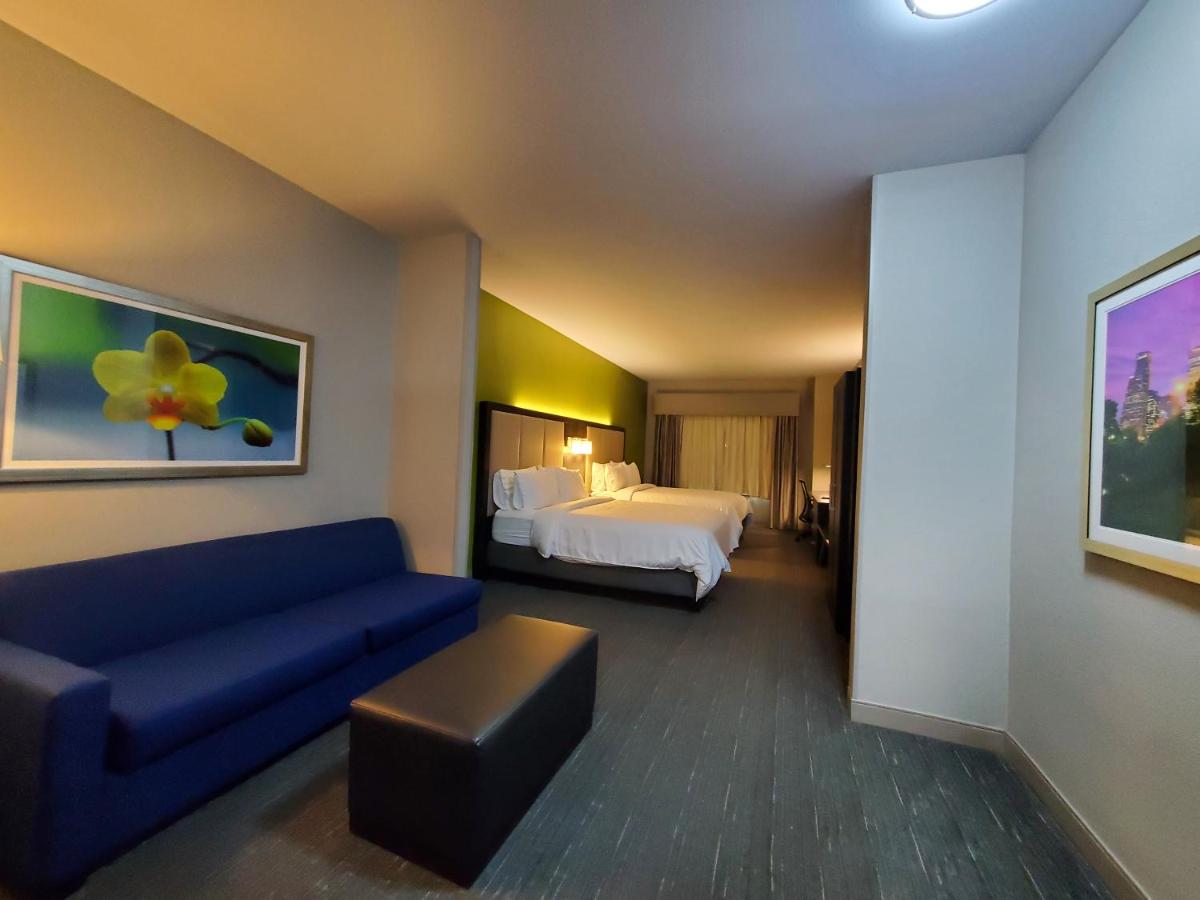 Queen Suite at Holiday Inn Express Hotel & Suites Pearland by IHG