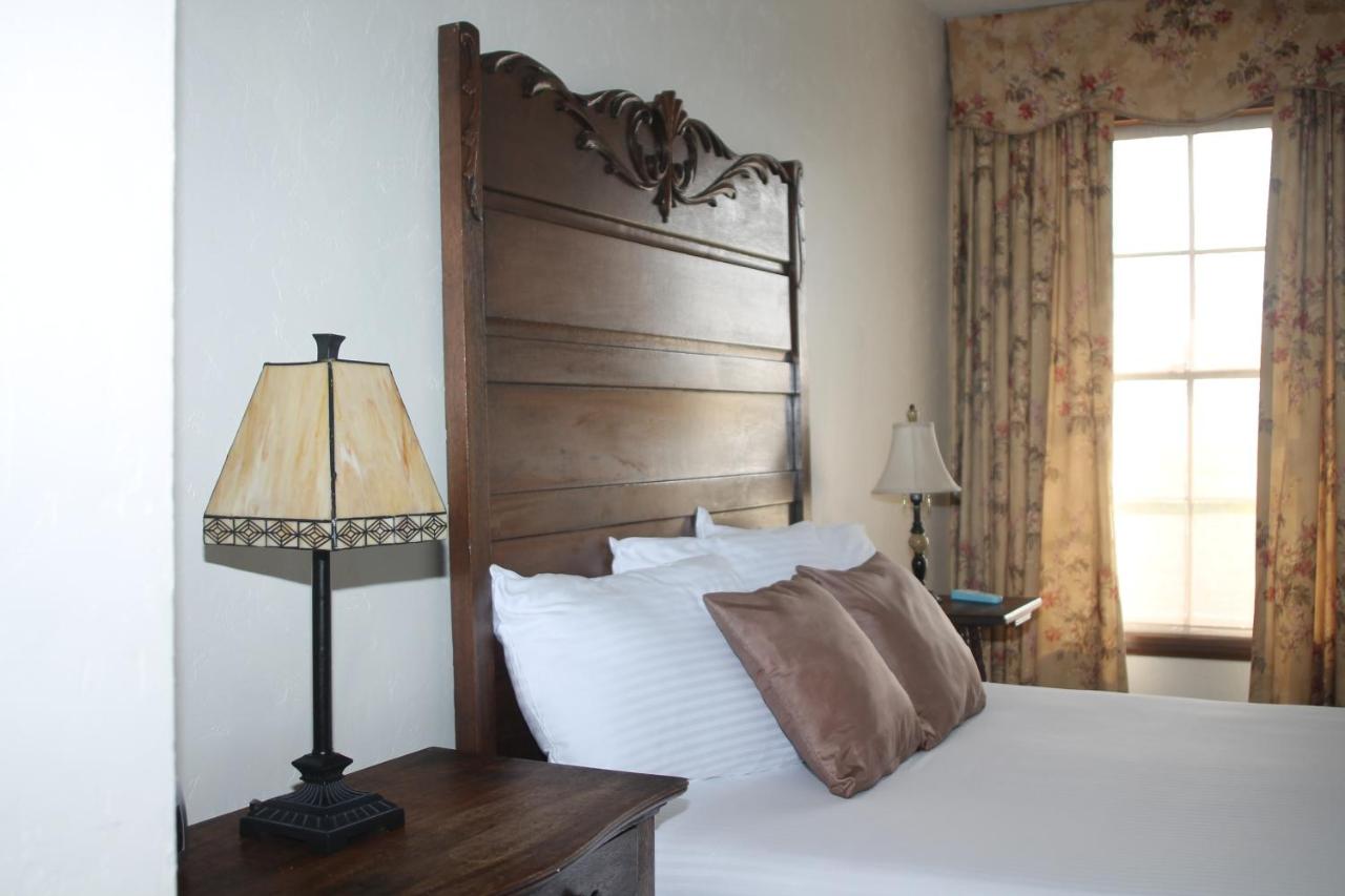 King Room at Boulder Dam Hotel