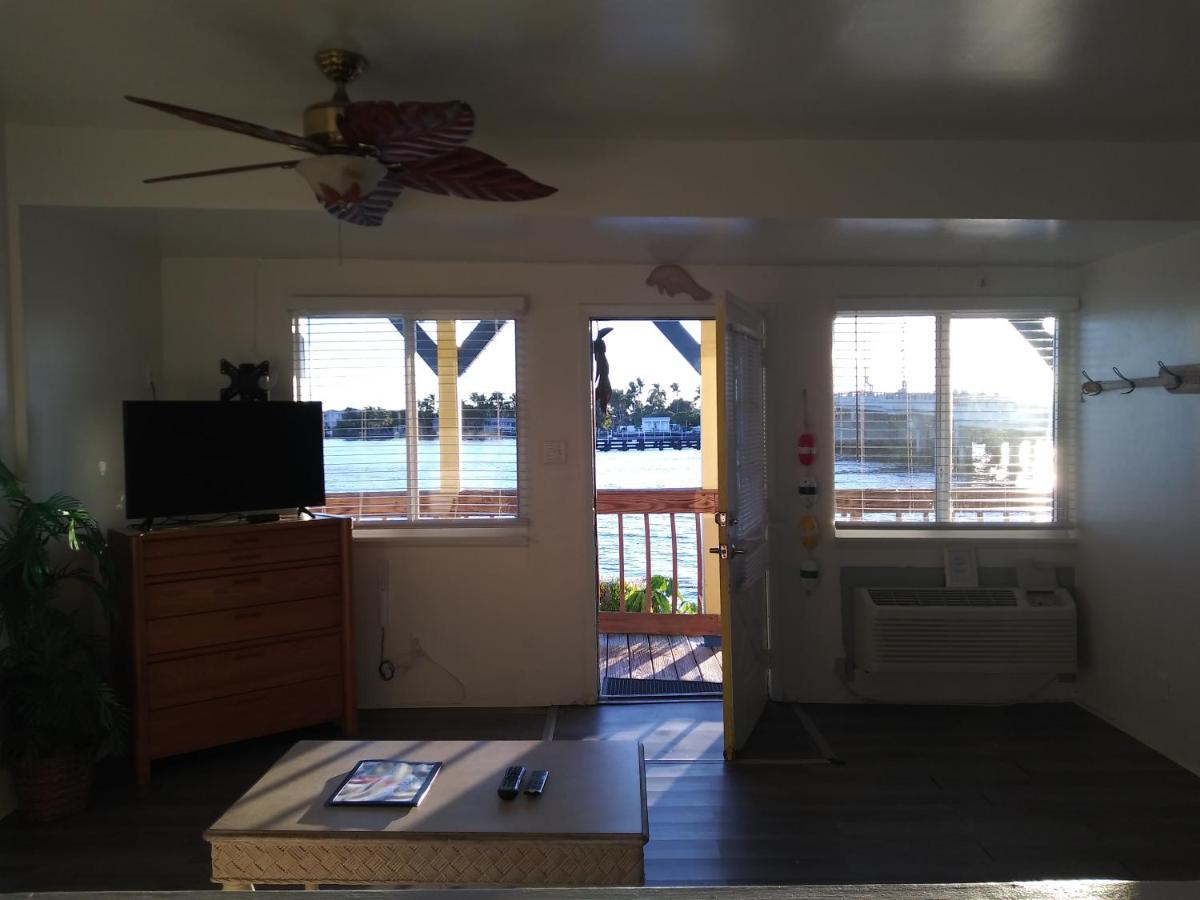 Deluxe King Suite at Bridgewater Inn
