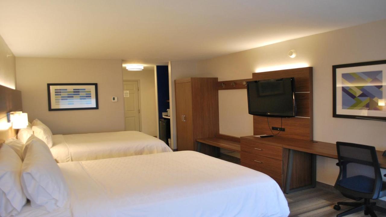 Queen Room with Two Queen Beds at Holiday Inn Express Hotel & Suites Indianapolis North Carmel by IHG
