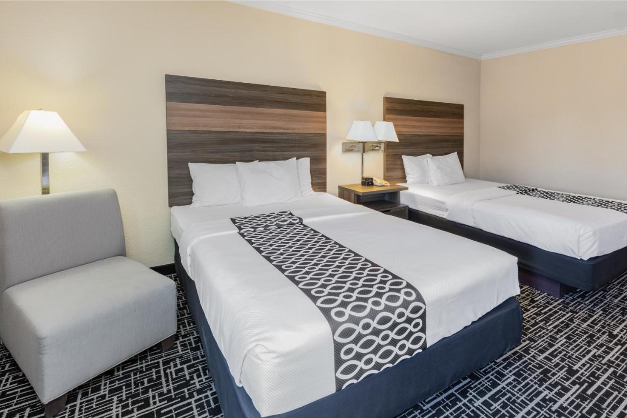 Queen Room with Two Queen Beds and Bath Tub - Mobility/Hearing Accessible - Non-Smoking at La Quinta Inn & Suites by Wyndham Garland Harbor Point