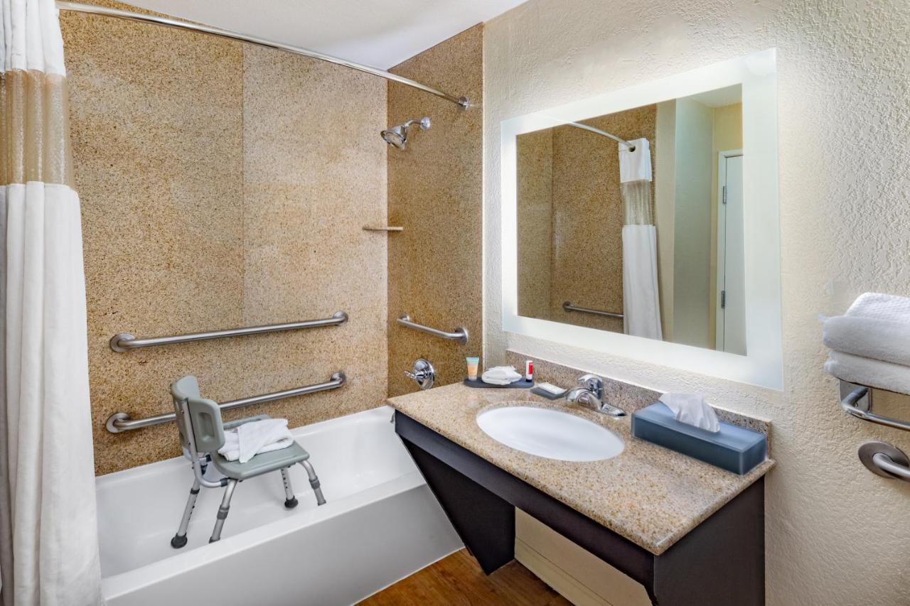 King Room with Bath Tub - Mobility/Hearing Accessible - Non-Smoking at La Quinta Inn & Suites by Wyndham Garland Harbor Point