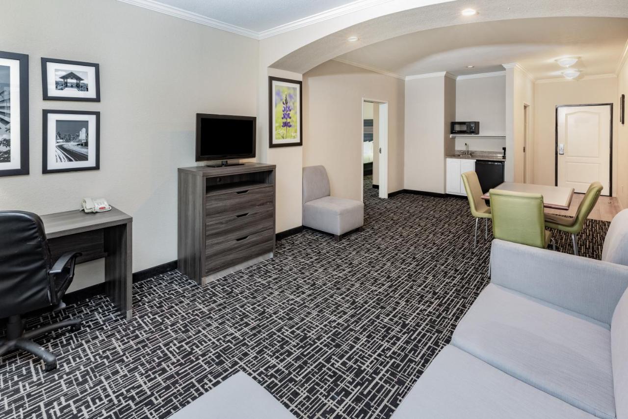 Deluxe Family Suite - Non-Smoking at La Quinta Inn & Suites by Wyndham Garland Harbor Point