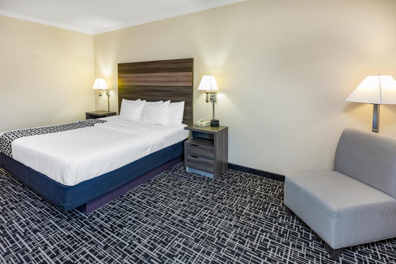 Deluxe King Room at La Quinta Inn & Suites by Wyndham Garland Harbor Point