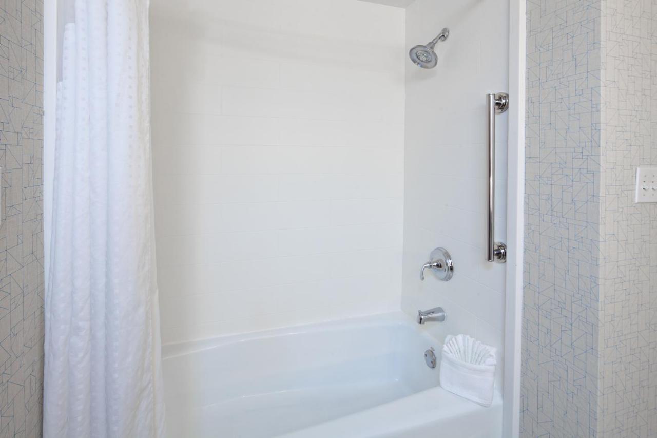 Standard Room at Holiday Inn Express Hotel & Suites Oakland-Airport by IHG
