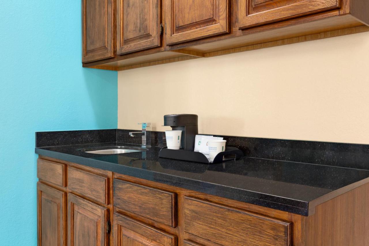King Studio Suite - Non-Smoking at Howard Johnson by Wyndham Waterloo/Cedar Falls