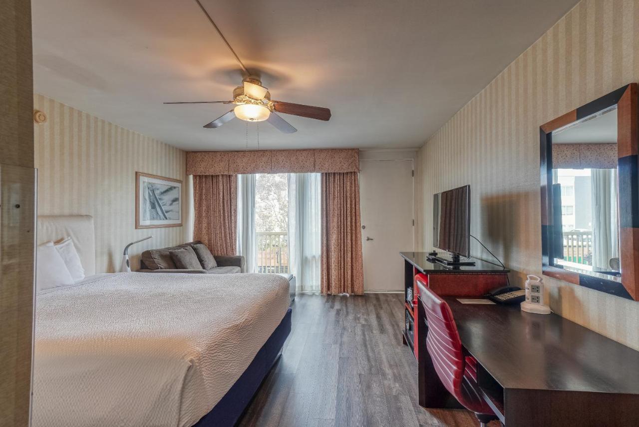 King Room with Sofa Bed at Wharf Inn