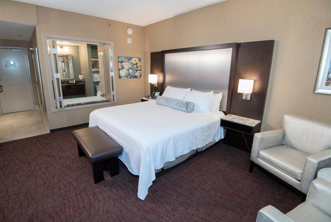 Deluxe King Suite at Win-River Resort & Casino