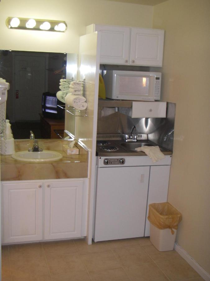 Deluxe Two Queen Beds with Kitchenette at The Victorian Inn