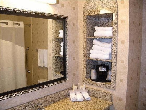 Queen Suite - Disability Access at Holiday Inn Express Hotel & Suites Bartlesville by IHG