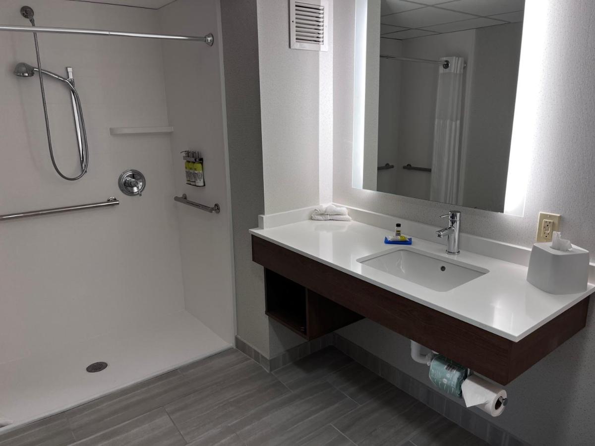 Suite - Mobility Access Roll in Shower/Non-Smoking at Holiday Inn Express & Suites Williamsport by IHG