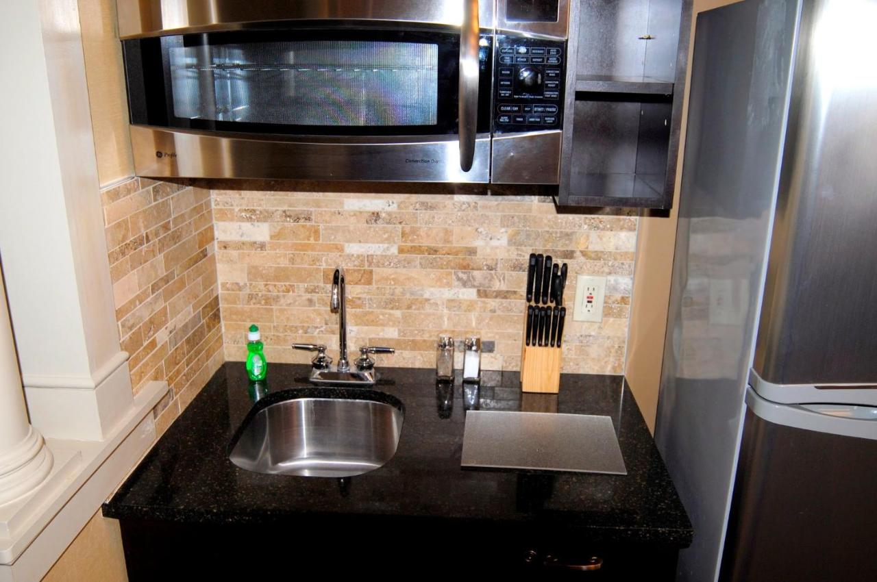 Deluxe Queen Studio at The Parker Inn & Suites