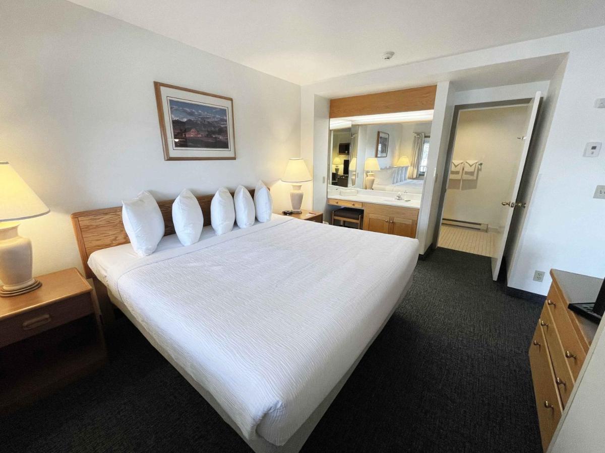 King Suite at Ranch Inn