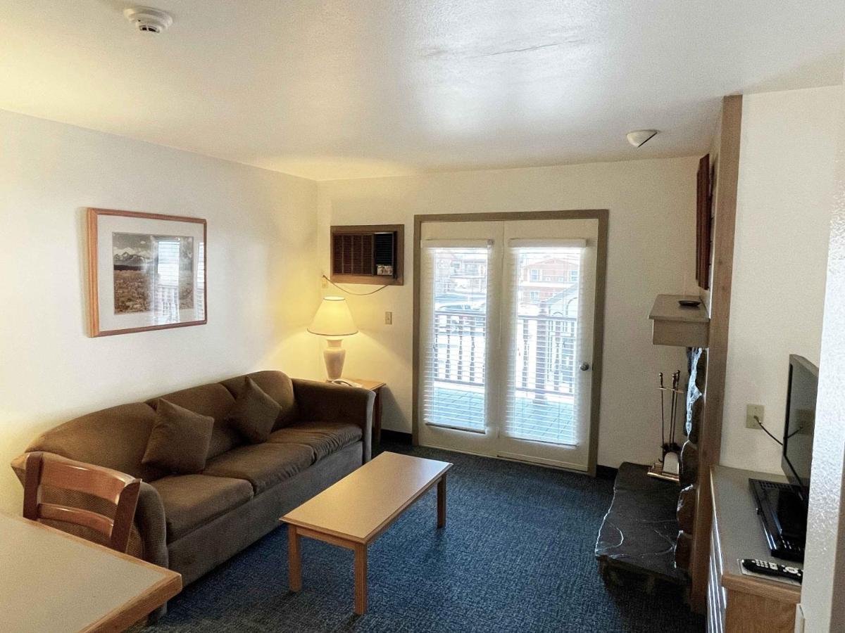 King Suite at Ranch Inn